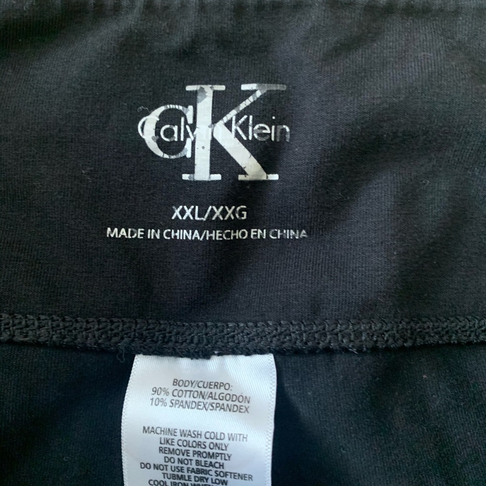 Black Calvin Klein Capri workout pants